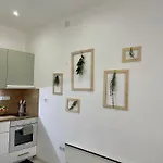Storia Parentina Center Apartment *