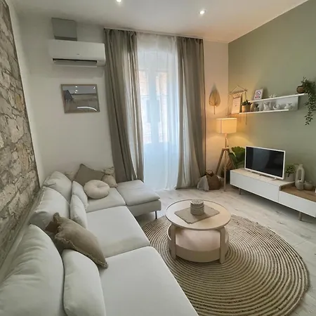 Storia Parentina Center Apartman *