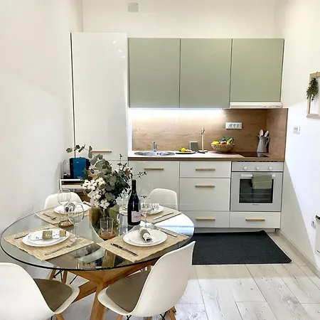 Storia Parentina Center Apartman