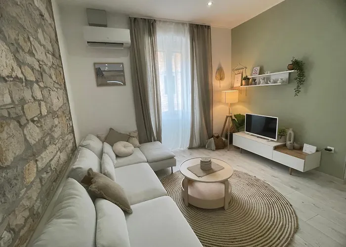 Storia Parentina Center شقة *